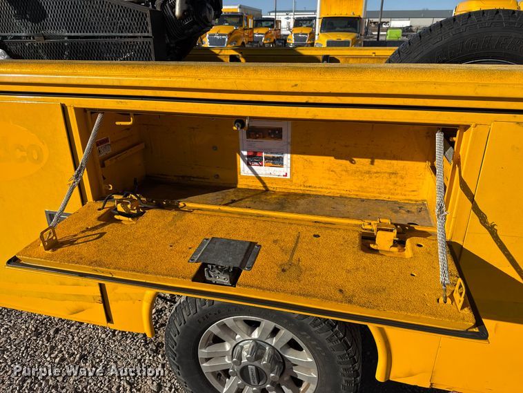 image for item ES5597 2019 Ford F350 Super Duty utility bed pickup truck