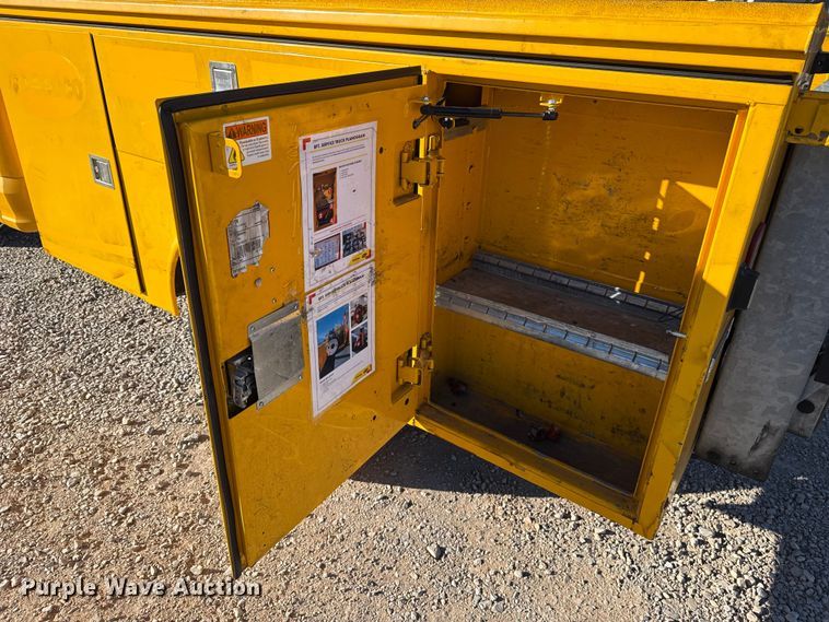 image for item ES5597 2019 Ford F350 Super Duty utility bed pickup truck