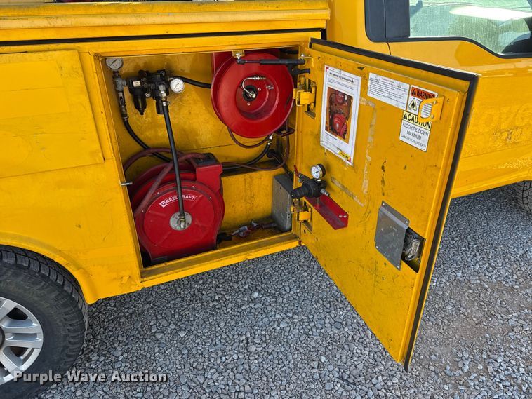 image for item ES5597 2019 Ford F350 Super Duty utility bed pickup truck