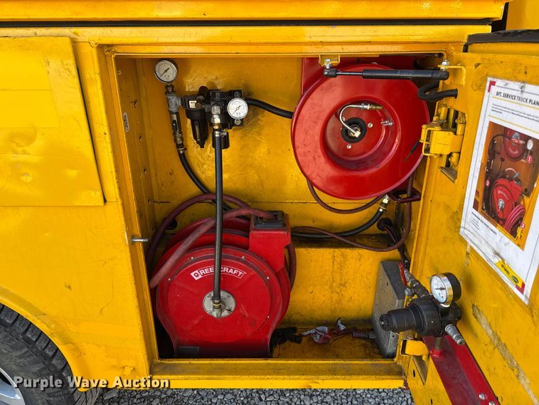 image for item ES5597 2019 Ford F350 Super Duty utility bed pickup truck