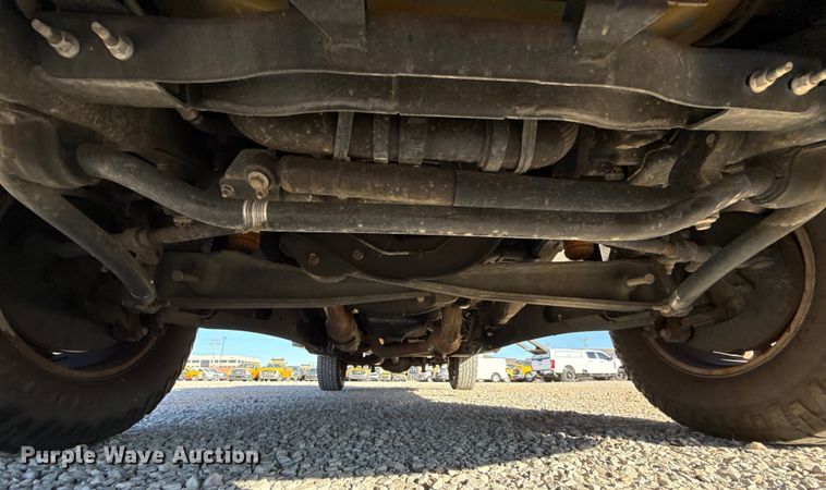 image for item ES5597 2019 Ford F350 Super Duty utility bed pickup truck