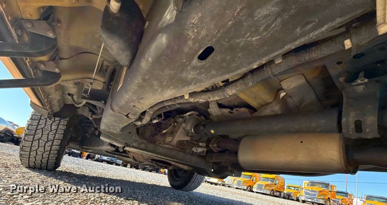 image for item ES5597 2019 Ford F350 Super Duty utility bed pickup truck