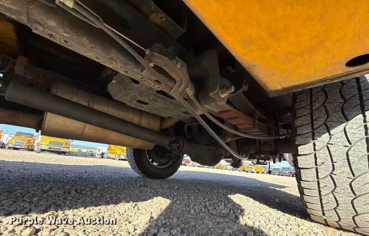 image for item ES5597 2019 Ford F350 Super Duty utility bed pickup truck