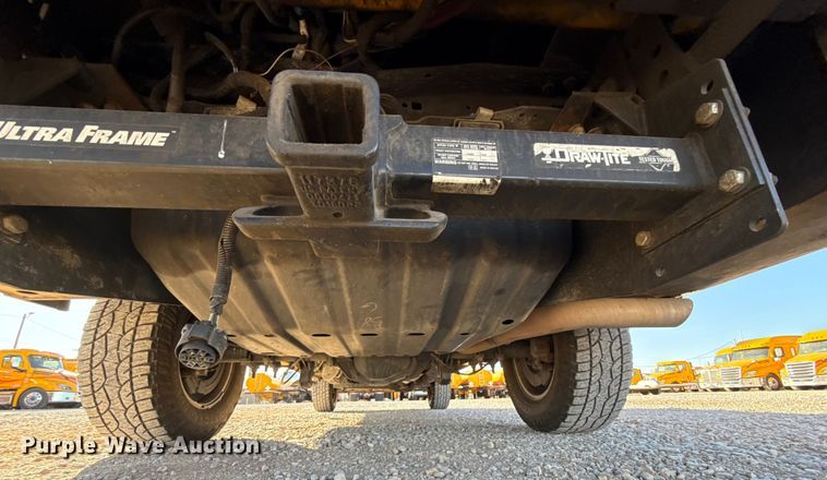 image for item ES5597 2019 Ford F350 Super Duty utility bed pickup truck