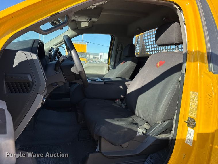 image for item ES5597 2019 Ford F350 Super Duty utility bed pickup truck