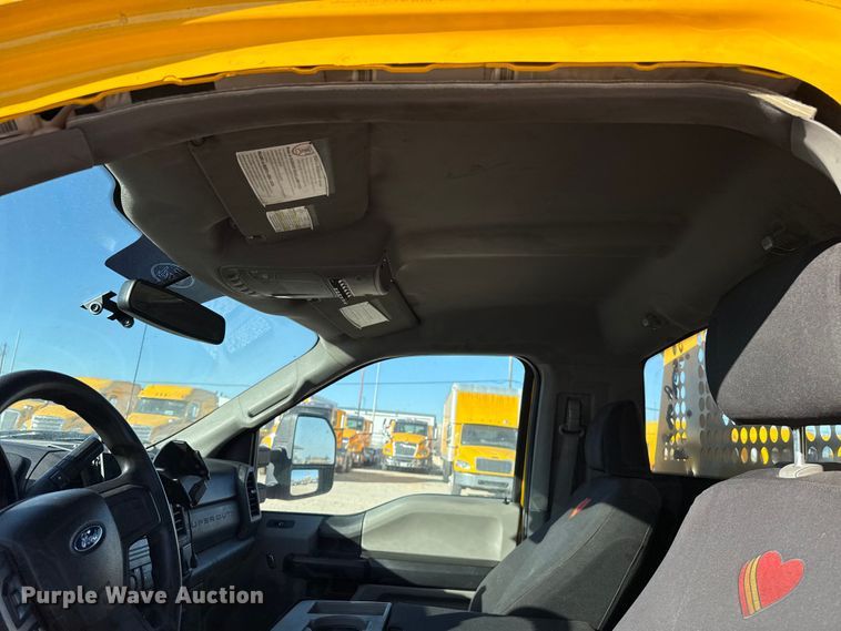 image for item ES5597 2019 Ford F350 Super Duty utility bed pickup truck