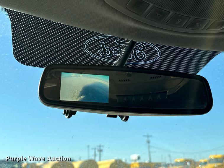 image for item ES5597 2019 Ford F350 Super Duty utility bed pickup truck