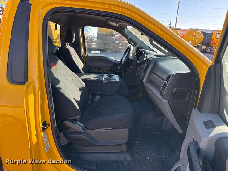 image for item ES5597 2019 Ford F350 Super Duty utility bed pickup truck