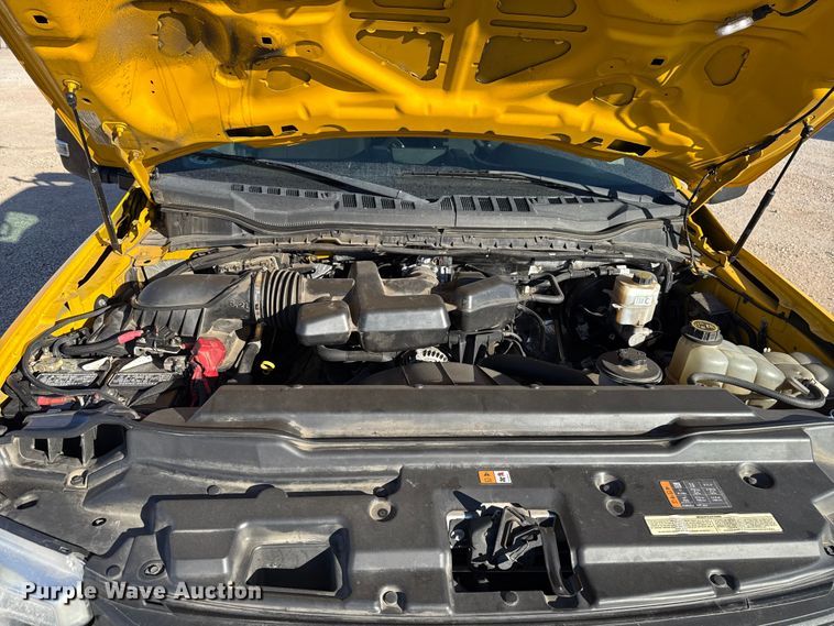 image for item ES5597 2019 Ford F350 Super Duty utility bed pickup truck