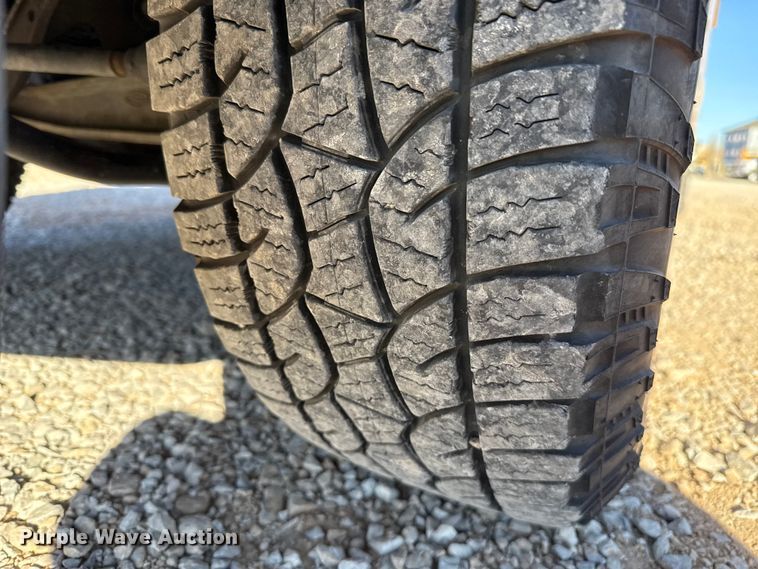 image for item ES5597 2019 Ford F350 Super Duty utility bed pickup truck