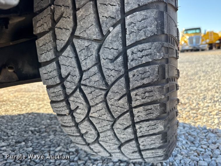 image for item ES5597 2019 Ford F350 Super Duty utility bed pickup truck