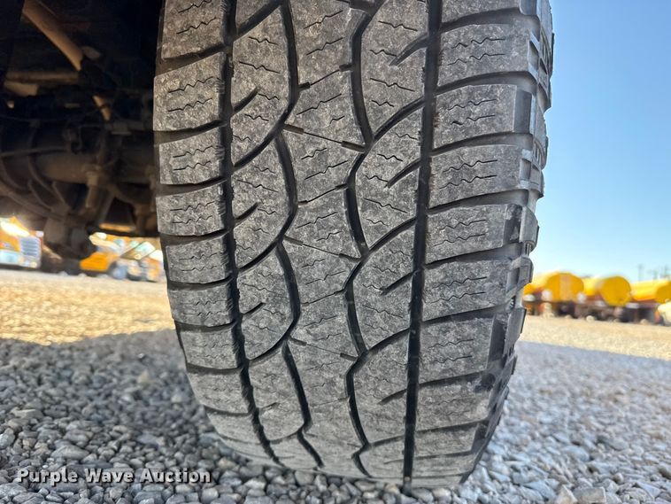 image for item ES5597 2019 Ford F350 Super Duty utility bed pickup truck