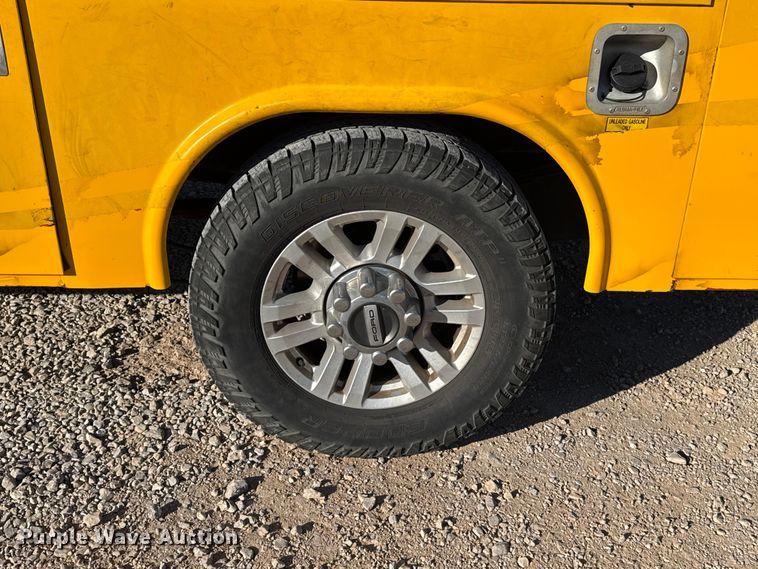 image for item ES5597 2019 Ford F350 Super Duty utility bed pickup truck