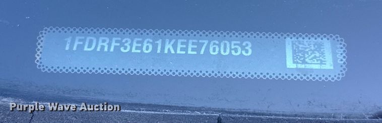 image for item ES5597 2019 Ford F350 Super Duty utility bed pickup truck