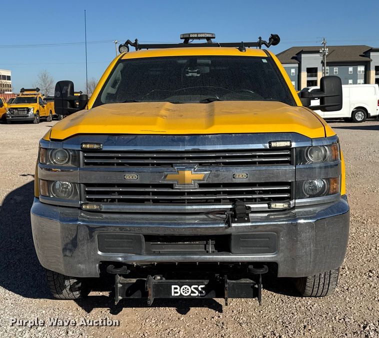image for item ES5599 2016 Chevrolet Silverado 2500HD Crew Cab pickup truck