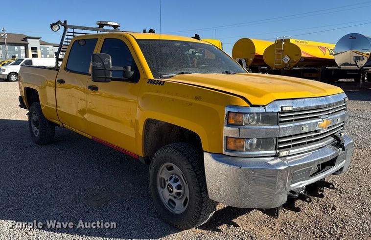 image for item ES5599 2016 Chevrolet Silverado 2500HD Crew Cab pickup truck