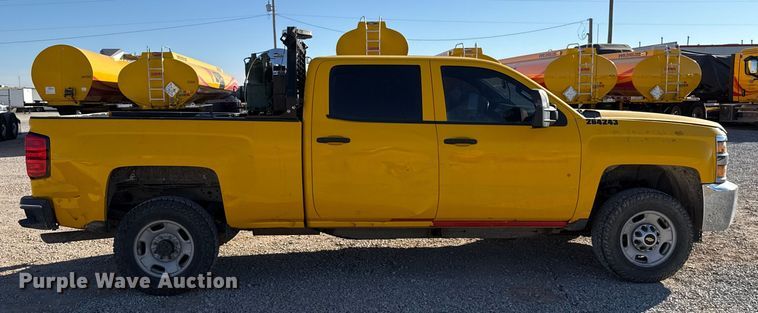 image for item ES5599 2016 Chevrolet Silverado 2500HD Crew Cab pickup truck