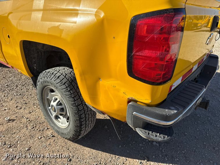 image for item ES5599 2016 Chevrolet Silverado 2500HD Crew Cab pickup truck