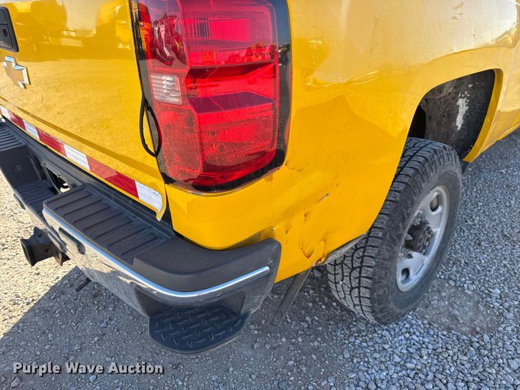 image for item ES5599 2016 Chevrolet Silverado 2500HD Crew Cab pickup truck