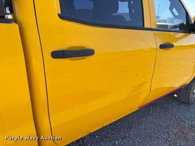 image for item ES5599 2016 Chevrolet Silverado 2500HD Crew Cab pickup truck