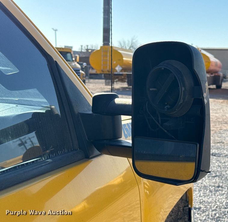 image for item ES5599 2016 Chevrolet Silverado 2500HD Crew Cab pickup truck