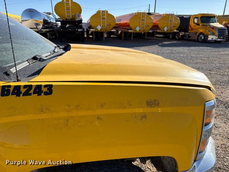 image for item ES5599 2016 Chevrolet Silverado 2500HD Crew Cab pickup truck