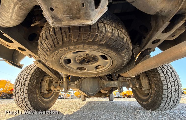 image for item ES5599 2016 Chevrolet Silverado 2500HD Crew Cab pickup truck