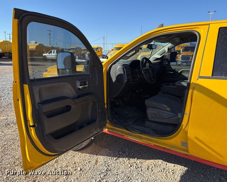 image for item ES5599 2016 Chevrolet Silverado 2500HD Crew Cab pickup truck