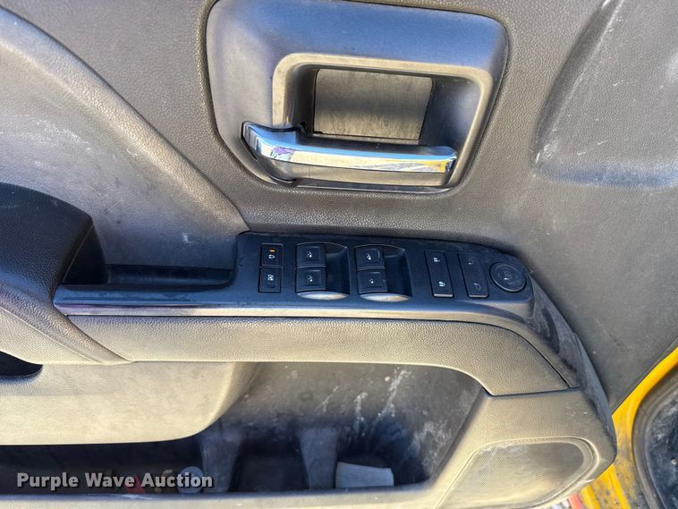 image for item ES5599 2016 Chevrolet Silverado 2500HD Crew Cab pickup truck