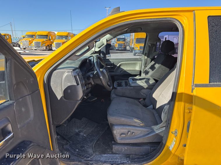 image for item ES5599 2016 Chevrolet Silverado 2500HD Crew Cab pickup truck