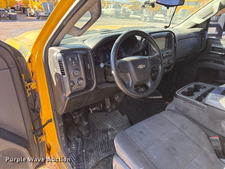 image for item ES5599 2016 Chevrolet Silverado 2500HD Crew Cab pickup truck