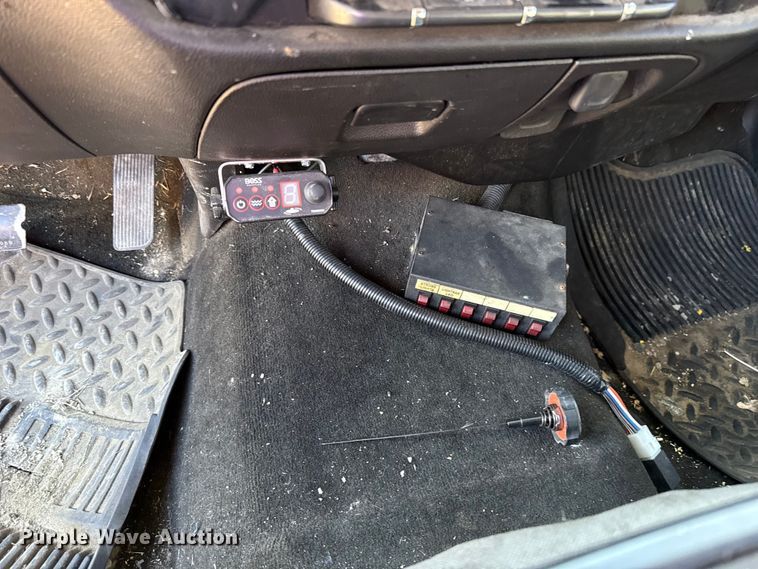 image for item ES5599 2016 Chevrolet Silverado 2500HD Crew Cab pickup truck