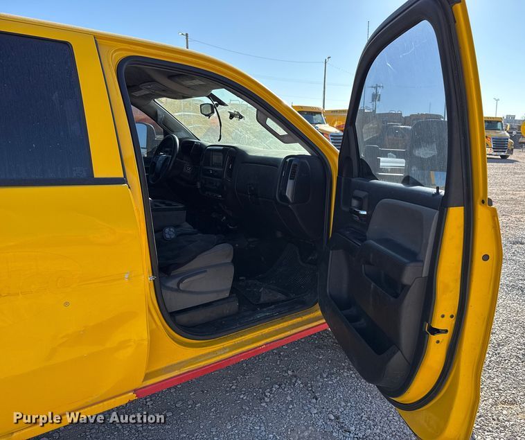 image for item ES5599 2016 Chevrolet Silverado 2500HD Crew Cab pickup truck