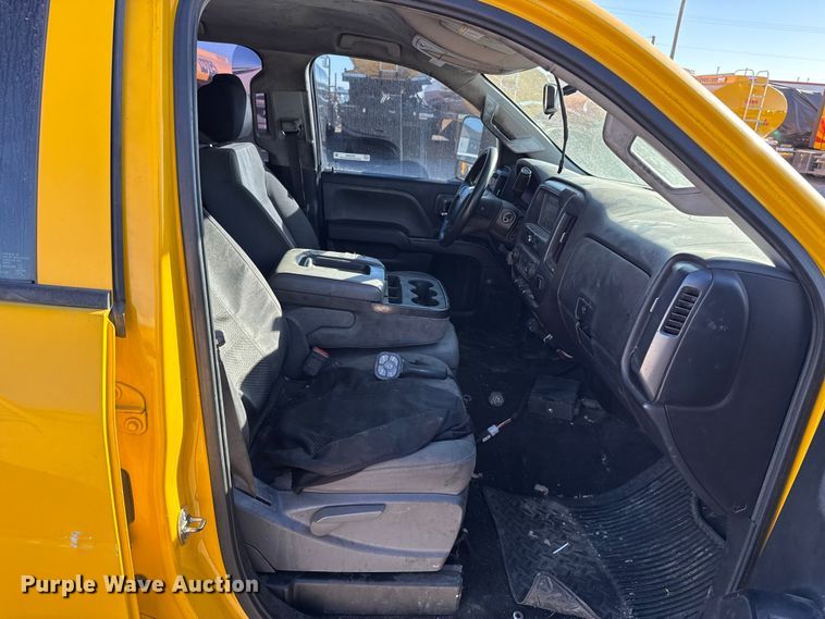 image for item ES5599 2016 Chevrolet Silverado 2500HD Crew Cab pickup truck