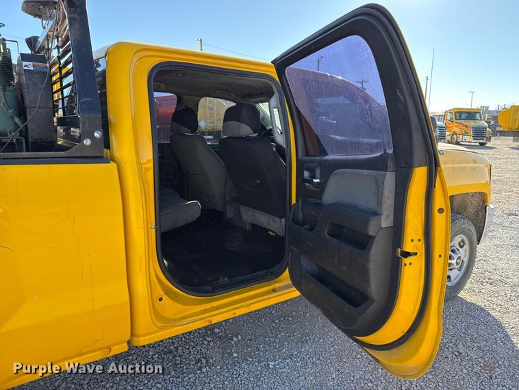 image for item ES5599 2016 Chevrolet Silverado 2500HD Crew Cab pickup truck