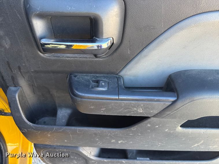 image for item ES5599 2016 Chevrolet Silverado 2500HD Crew Cab pickup truck