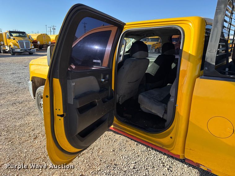 image for item ES5599 2016 Chevrolet Silverado 2500HD Crew Cab pickup truck