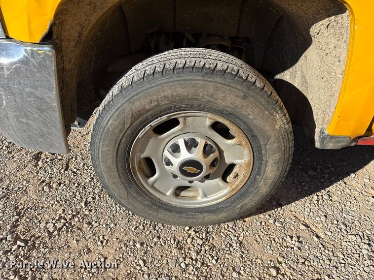 image for item ES5599 2016 Chevrolet Silverado 2500HD Crew Cab pickup truck