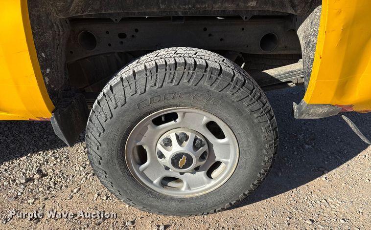 image for item ES5599 2016 Chevrolet Silverado 2500HD Crew Cab pickup truck