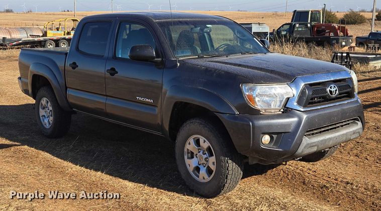 image for item ET1099 2013 Toyota Tacoma Crew Cab pickup truck