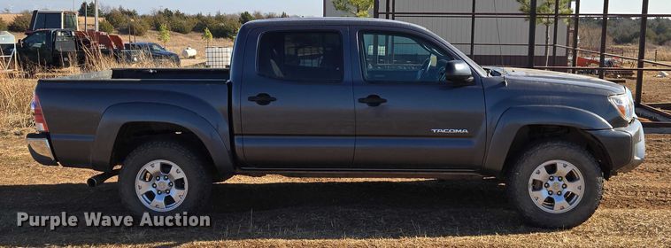 image for item ET1099 2013 Toyota Tacoma Crew Cab pickup truck