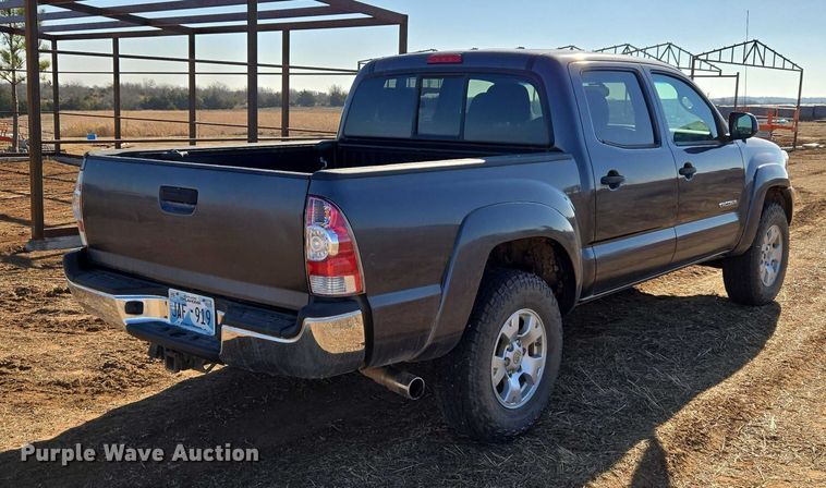 image for item ET1099 2013 Toyota Tacoma Crew Cab pickup truck