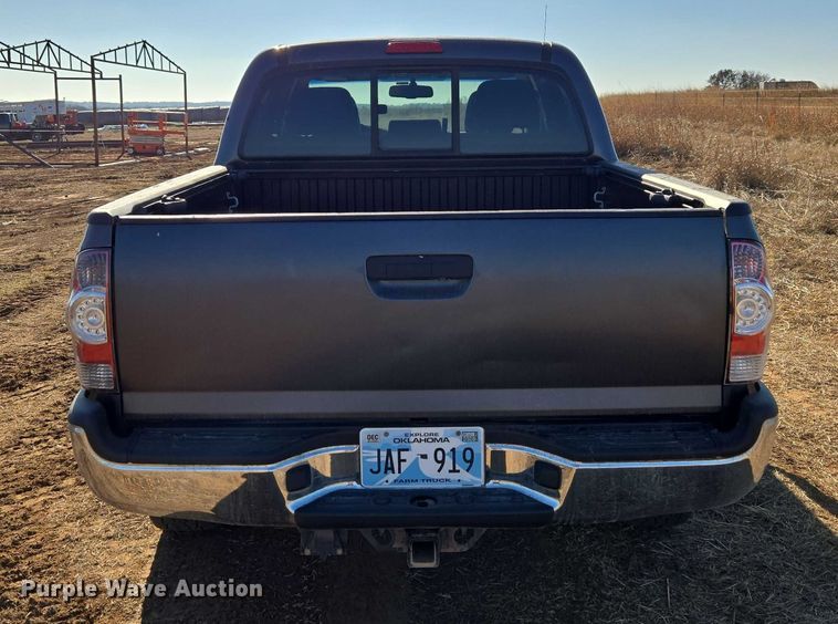 image for item ET1099 2013 Toyota Tacoma Crew Cab pickup truck