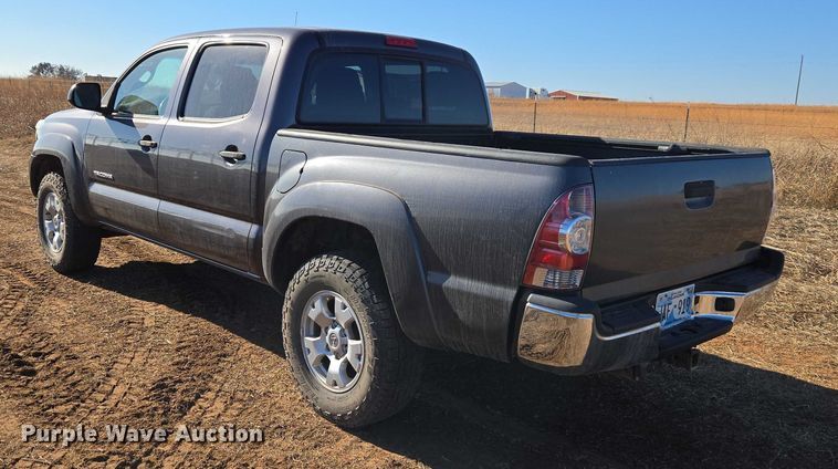 image for item ET1099 2013 Toyota Tacoma Crew Cab pickup truck