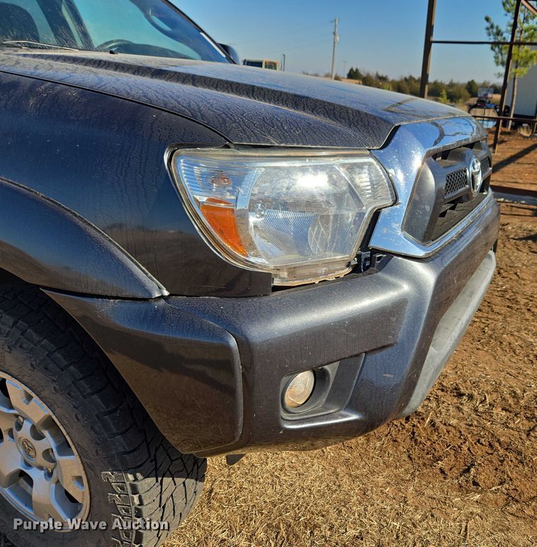 image for item ET1099 2013 Toyota Tacoma Crew Cab pickup truck