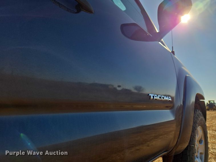 image for item ET1099 2013 Toyota Tacoma Crew Cab pickup truck