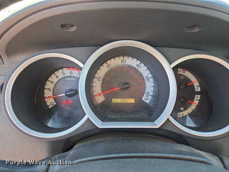 image for item ET1099 2013 Toyota Tacoma Crew Cab pickup truck