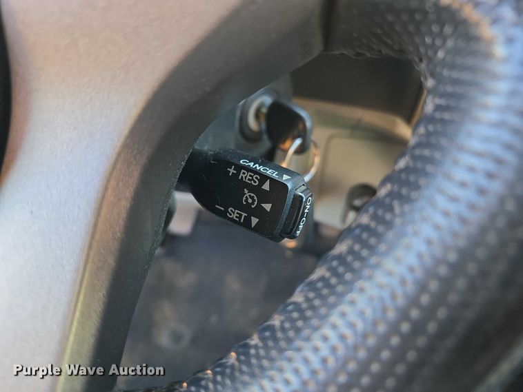 image for item ET1099 2013 Toyota Tacoma Crew Cab pickup truck