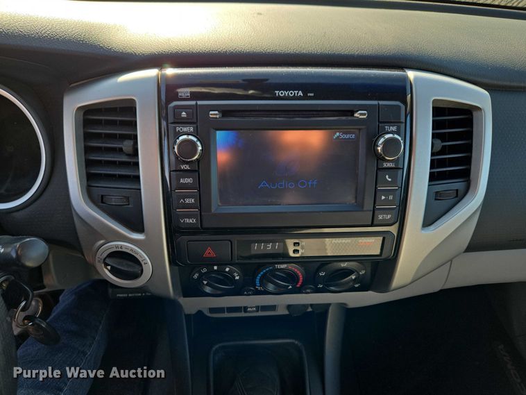 image for item ET1099 2013 Toyota Tacoma Crew Cab pickup truck