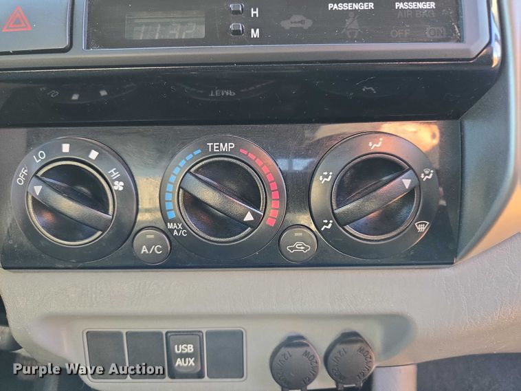 image for item ET1099 2013 Toyota Tacoma Crew Cab pickup truck